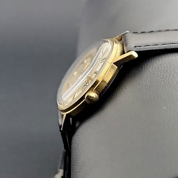 Vintage Men's Timex Electric Gold-Tone | New Battery + New Leather Strap - Picture 3 of 6